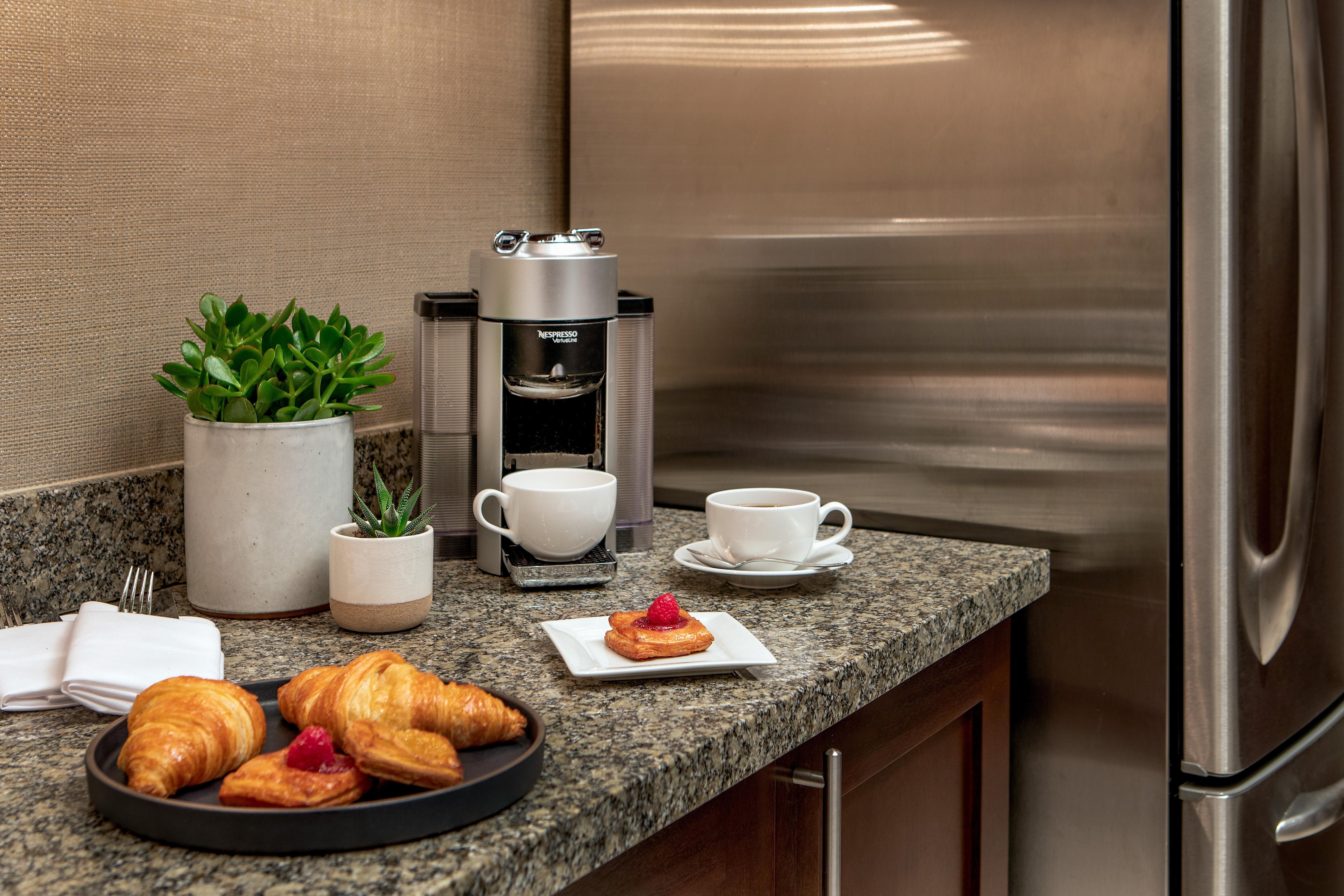 Intercontinental Boston By Ihg Hotel Bagian luar foto A single serve coffee machine