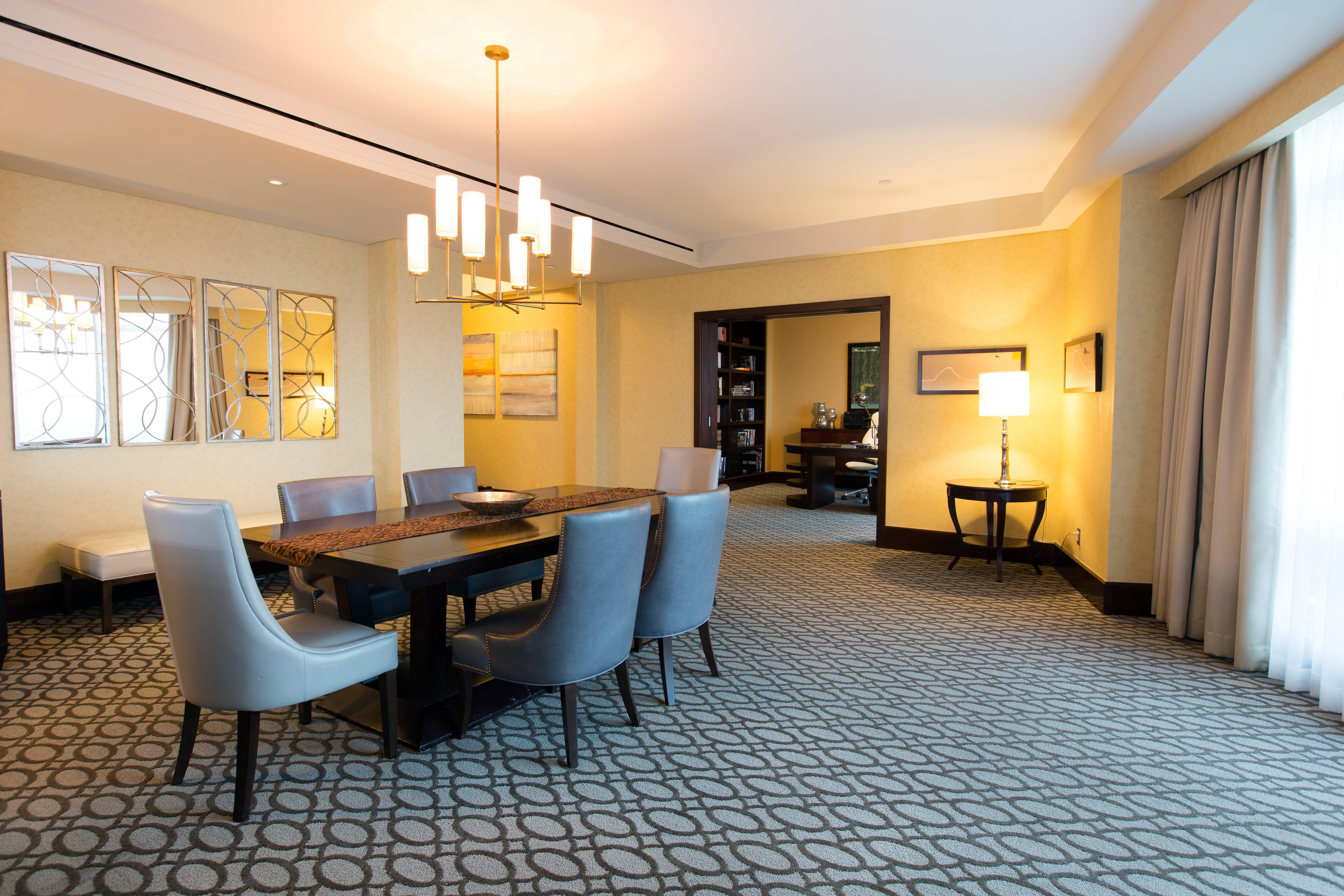 Intercontinental Boston By Ihg Hotel Bagian luar foto A suite at the Ritz-Carlton, Dubai