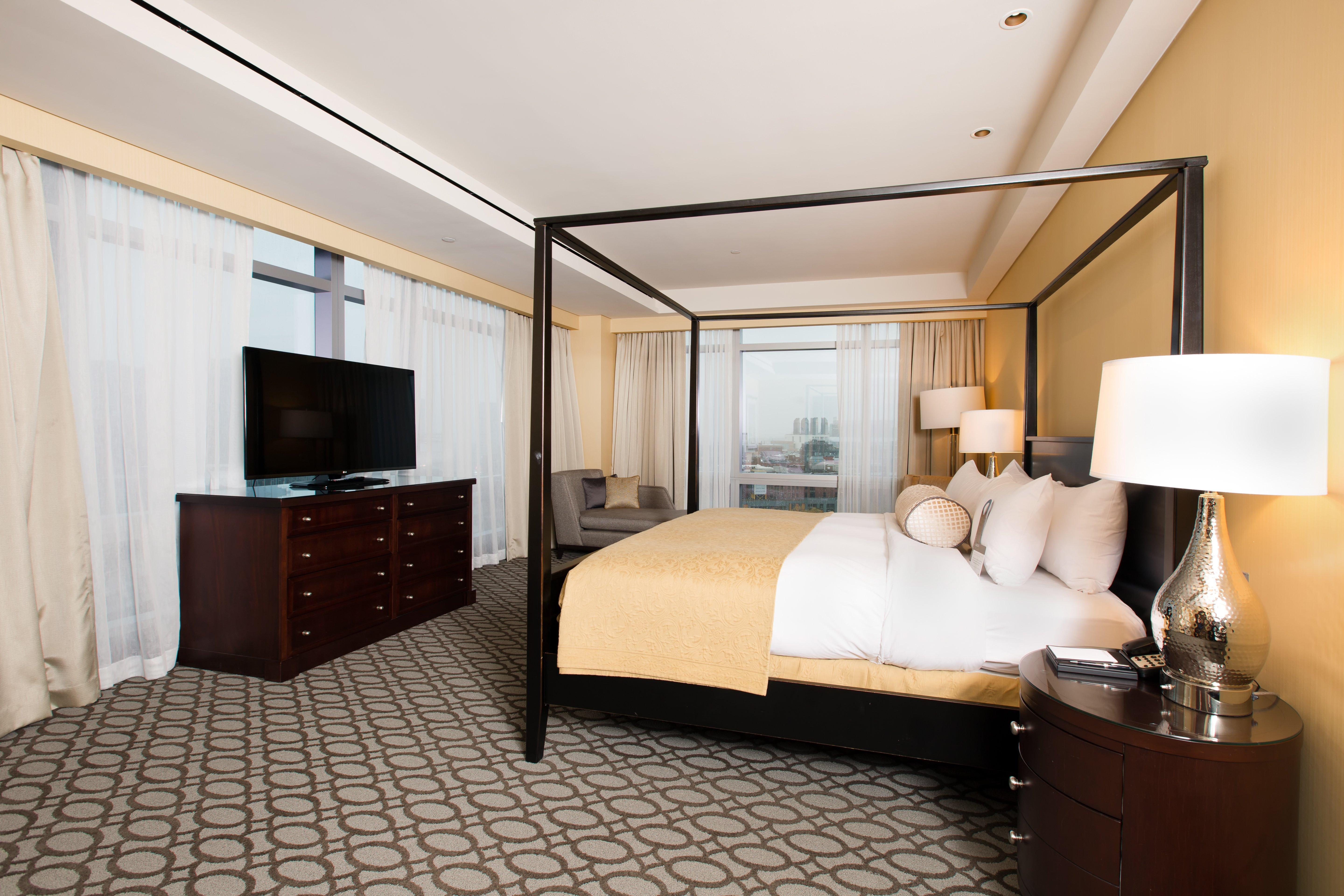 Intercontinental Boston By Ihg Hotel Bagian luar foto A bedroom at the Four Seasons Hotel