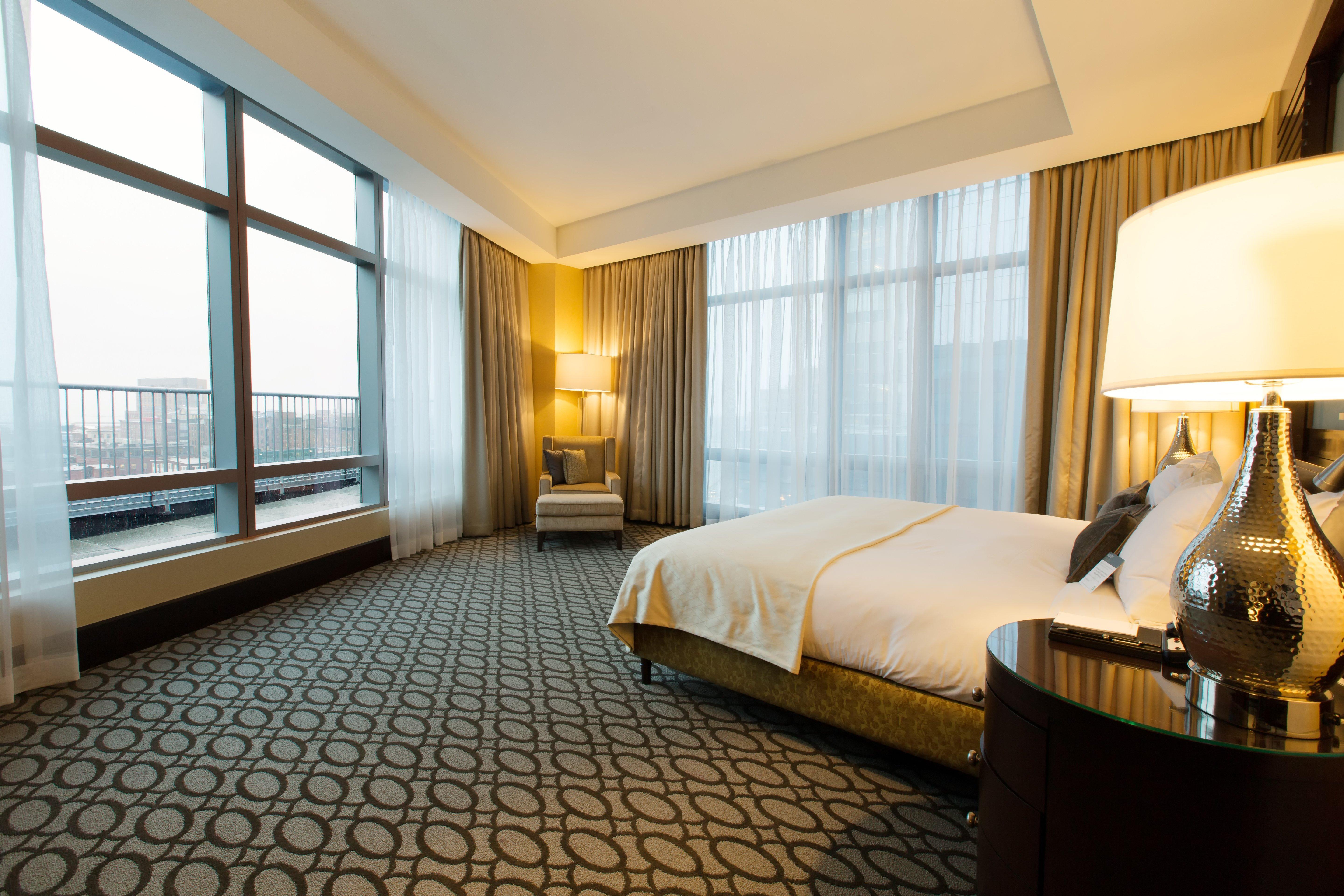 Intercontinental Boston By Ihg Hotel Bagian luar foto A bedroom at the hotel