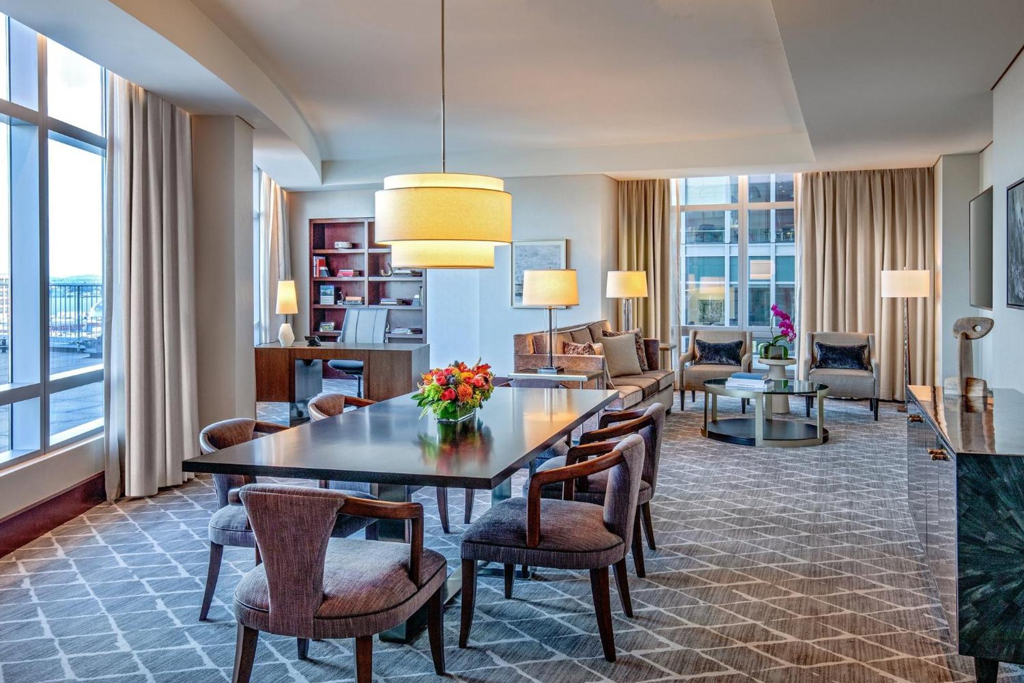 Intercontinental Boston By Ihg Hotel Bagian luar foto A suite at the Westin