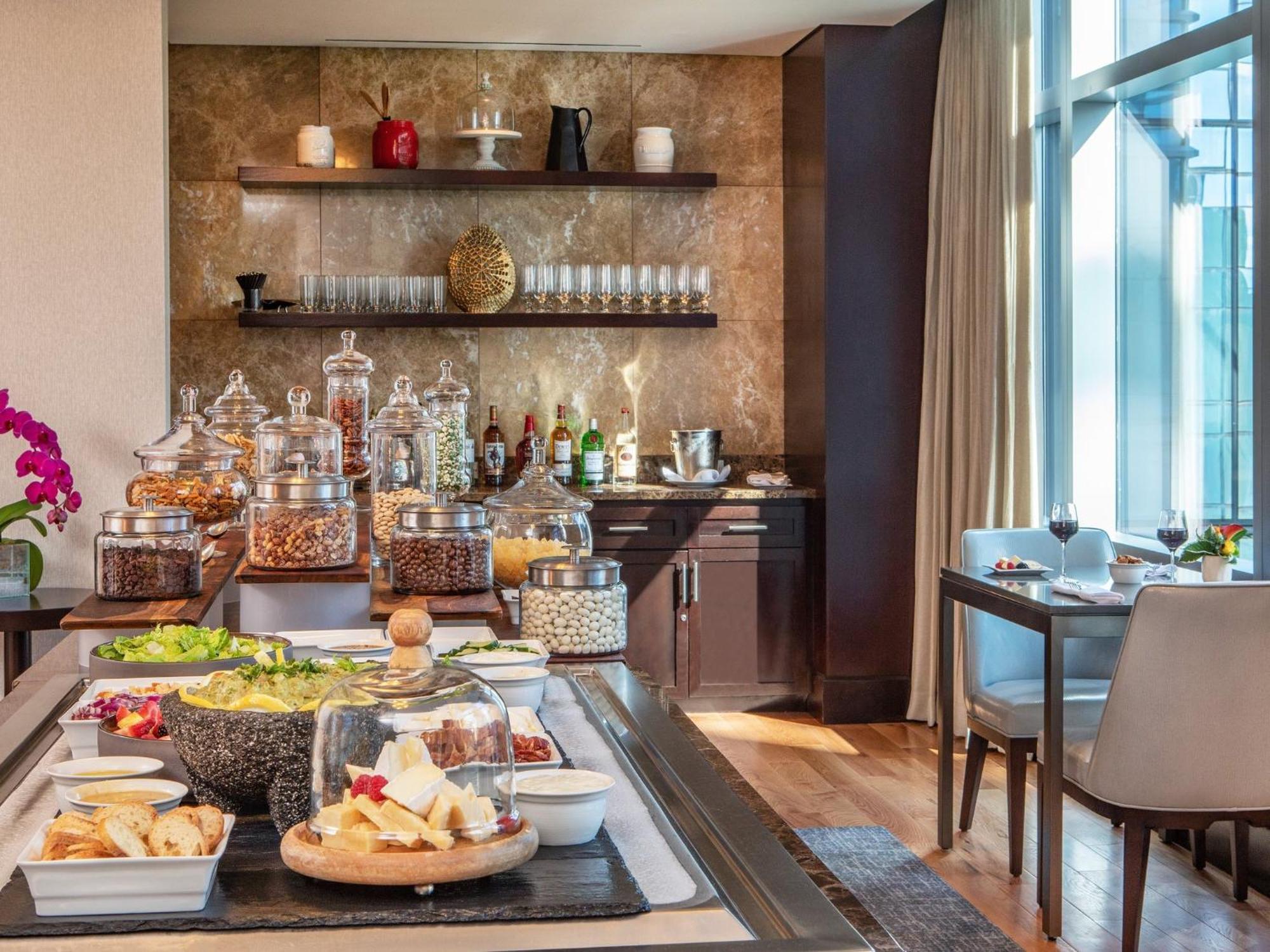 Intercontinental Boston By Ihg Hotel Bagian luar foto The Kitchen