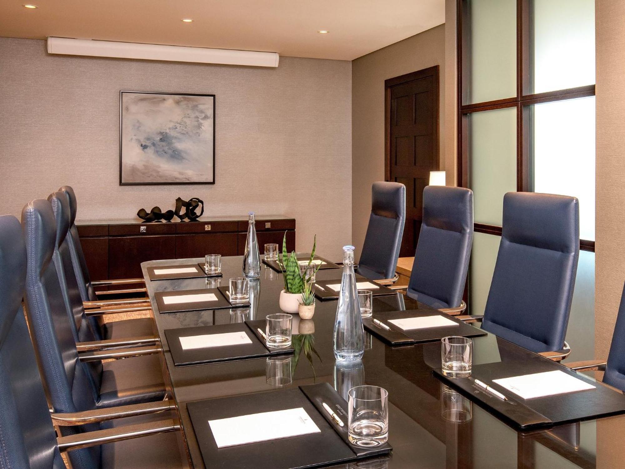 Intercontinental Boston By Ihg Hotel Bagian luar foto Boardroom at the Four Seasons Hotel, London