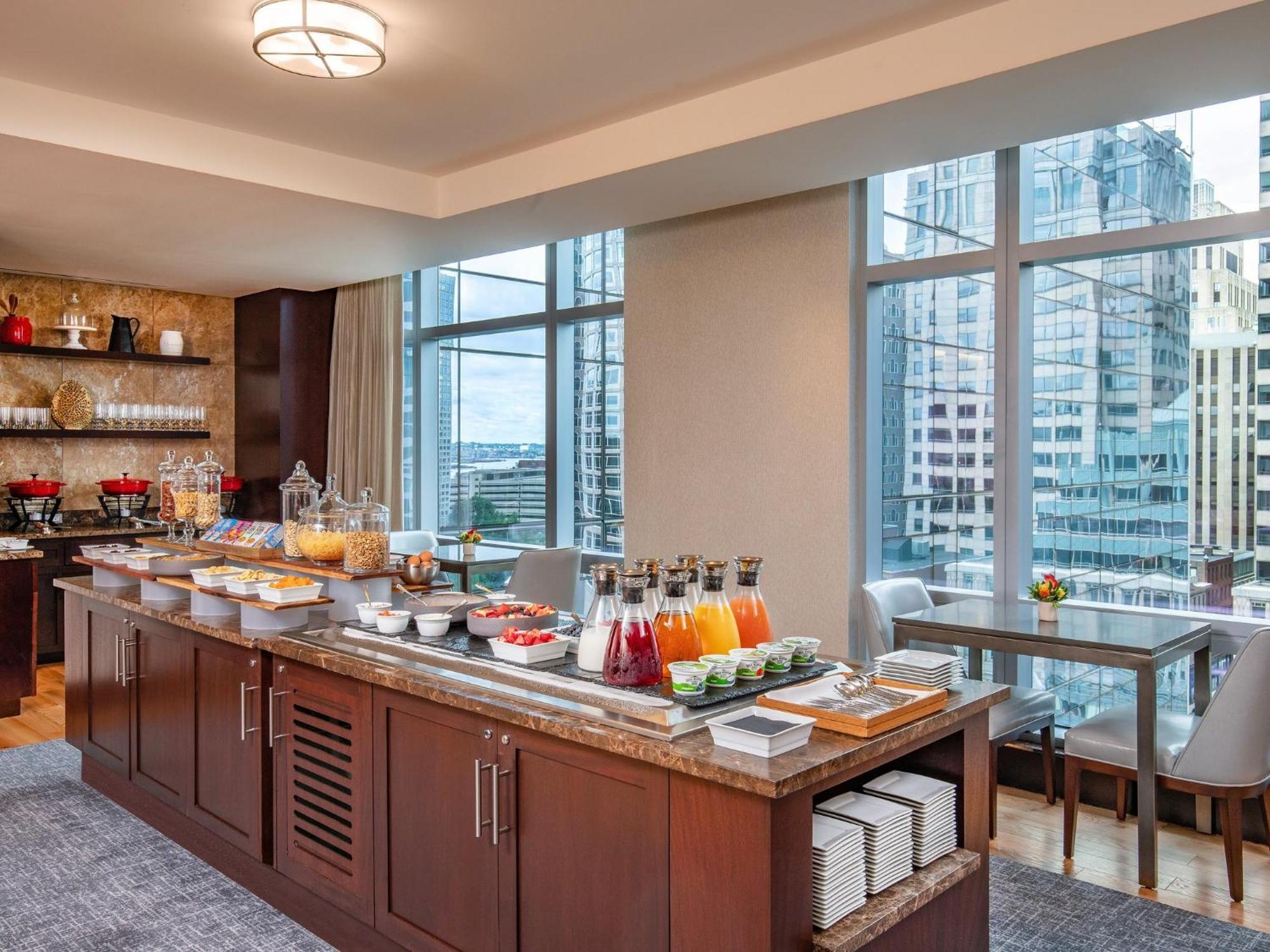 Intercontinental Boston By Ihg Hotel Bagian luar foto Club Lounge at the Westin Atlanta
